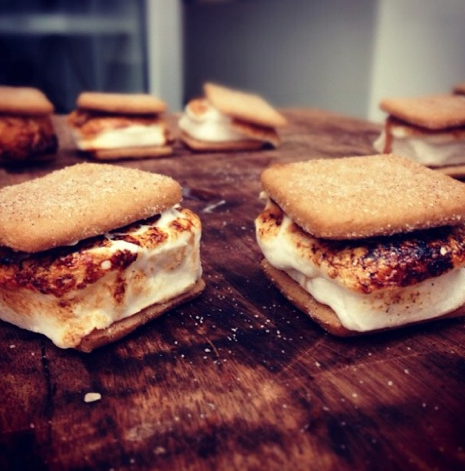 S'mores. ARE YOU KIDDING ME????? They torch them while you wait. 