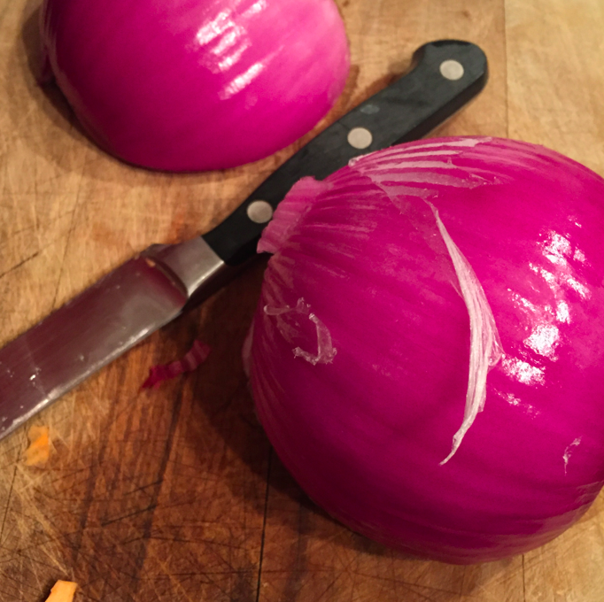 Dice the red onion.