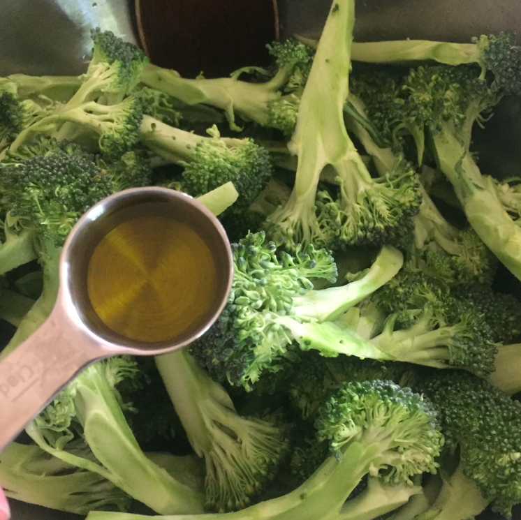 Mix the olive oil with the broccoli.