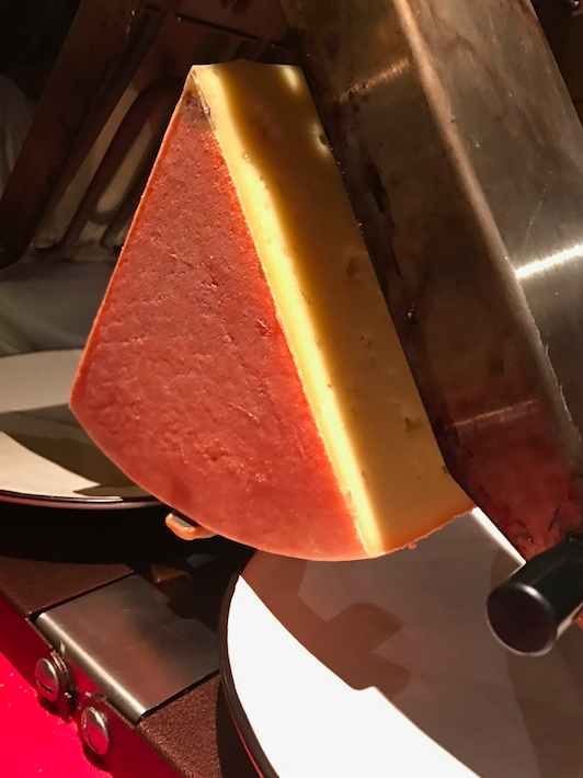 The one night we went out, we ate at a fondue-raclette restaurant that was unbelievably cute (and Michelin star !). The fondue and raclette, although heavy, was so delicious and a festive occasion for a festive weekend.